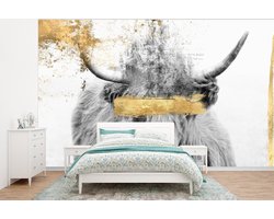 Behang - Fotobehang Schotse hooglander - Goud - Zwart - Wit - Breedte 400 cm x hoogte 300 cm