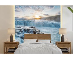 Behang - Fotobehang Waterval - Water - Stenen - Zon - Natuur - Breedte 300 cm x hoogte 300 cm