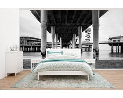 Behang - Fotobehang Zwart-wit foto van de onderkant van de Pier van Scheveningen - Breedte 465 cm x hoogte 260 cm