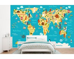 Behang kinderkamer - Fotobehang Wereldkaart - Kinderen - Dieren - Geel - Blauw - Jongens - Meisjes - Breedte 330 cm x hoogte 220 cm - Kinderbehang