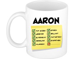 Bellatio Decorations Naam mok Aaron - wit - top gozer - keramiek - 300 ml - cadeau collega beker