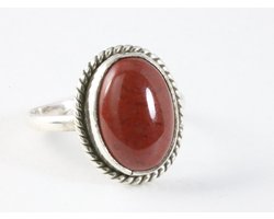Bewerkte ovale zilveren ring met rode jaspis - maat 20