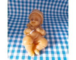 Bijenwas kaars, baby liggend op de rug
