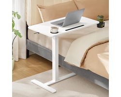 Bijzettafel met Wieltjes – Verstelbare Hoogte 65-102 cm – 70x40 cm Tafelblad – Statafel / Laptoptafel / Mobiele Sidetable – 2 Bekerhouders & Tabletgedeelte – Wolkenwit – Altameubel