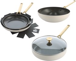 BK Sublime 6-delige pannenset met deksels - PFAS vrij - cream white - koekenpannen - wok - hapjespan - pannenset inductie - gouden stainless steel handgrepen - ovenbestendig tot 220°C