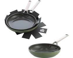 BK Sublime Olive Green Pannenset 4-delig - 24/28cm - PFAS-vrije antikleeflaag - Wokpan inductie - Keramische pan - Ovenbestendig tot 220°C - Gouden stainless steel handgreep - Met pannenbeschermers - Olijfgroen
