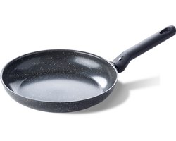 BK Universe Keramische Koekenpan zonder deksel Ø24cm– PFAS-vrij – Inductie Koekenpan – Inductie Pannenset – Ovenbestendig tot 160°C – Vaatwasserbestendig – Snelle opwarming – Koudgrepen – Zwart