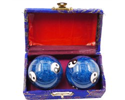Blauwe Chinese Meridiaankogels Yin Yang in kistje - Boading Balls 4cm.