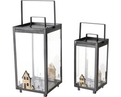 Boltze Home Lantaarn Homewood van metaal en glas met houten huisjes - set a 2 - H31cm en H24cm