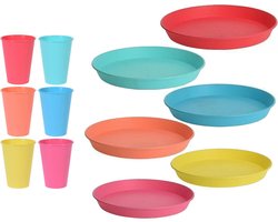 Borden en beker servies set - 24-delig - onbreekbaar kunststof - kleurenmix
