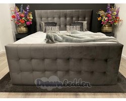 Boxspring 200x200 Adige incl. Meegestofferde 7-zones Pocketvering matrassen & HR45 koudschuim Hotel Topper en Voetbord.
