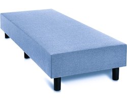 Boxspring Otto ijsblauw 90x200 zonder matras, zonder hoofdboord en zonder topper.
