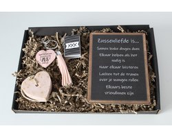 Brievenbus cadeau Zussen liefde - cadeau zus - sleutelhanger - zeep - tekstbord
