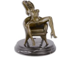 Bronzen beeld - Naakte dame in stoel - Erotisch sculptuur - 19,7 cm hoog