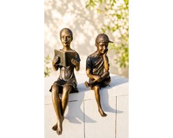 BRONZEN BEELDEN / JONGEN MET PET EN LEZEND MEISJE / KINDEREN/ MENS / BRONS / setprijs
