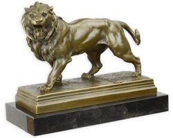 Bronzen leeuw beeld op marmeren voet – krachtige decoratieve leeuw sculptuur van brons – klassieke dierenbeeld voor interieur of kantoor