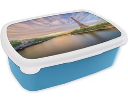Broodtrommel Blauw - Lunchbox - Brooddoos - Mooi gekleurde wolken en de Eiffeltoren die in de verte staat - 18x12x6 cm - Kinderen - Jongen