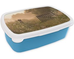 Broodtrommel Blauw - Lunchbox Hek - Natuur - Mist - Veld - Brooddoos 18x12x6 cm - Brood lunch box - Broodtrommels voor kinderen en volwassenen