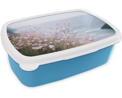 Broodtrommel Blauw - Lunchbox Klif - Bloemen - Zee - Roze - Brooddoos 18x12x6 cm - Brood lunch box - Broodtrommels voor kinderen en volwassenen