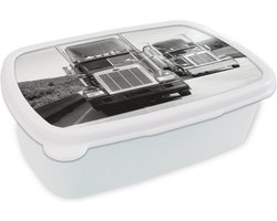 Broodtrommel Wit - Lunchbox - Brooddoos - Vrachtwagens op de snelweg - zwart wit - 18x12x6 cm - Volwassenen