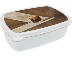 Broodtrommel Wit - Lunchbox Glas - Ijskoffie - Schaduw - Bruin - Brooddoos 18x12x6 cm - Brood lunch box - Broodtrommels voor kinderen en volwassenen