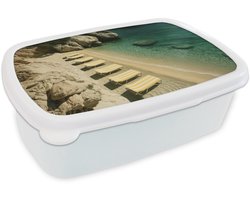 Broodtrommel Wit - Lunchbox Strandbedden - Zee - Stenen - Baai - Brooddoos 18x12x6 cm - Brood lunch box - Broodtrommels voor kinderen en volwassenen