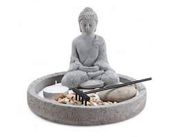 Buddha Beeld op Cementbord met Theelichthouder, Hark en Decoratieve Stenen - Zen Tuin Set - Spirituele Decoratie voor Innerlijke Rust en Harmonie (Ronde Diameter 18 cm)