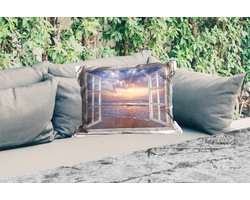 Buitenkussens - Tuin - Doorkijk - Zee - Strand - Zonsondergang - Blauw - 50x30 cm