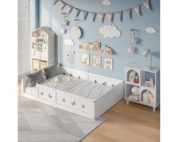 BursDany Montessori Kinderbed 120x200 cm, Eenpersoonsbed Grondbed met valbeveiliging en lattenbodem, sterren-maan-design, voor jongens en meisjes, van massief wit grenenhout (zonder matras)