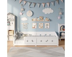 BursDany Montessori Kinderbed 90x200 cm, Eenpersoonsbed Grondbed met valbeveiliging en lattenbodem, sterren-maan-design, voor jongens en meisjes, van massief wit grenenhout (zonder matras)