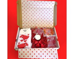 Cadeau box – Love - Hou van je – Gefeliciteerd - Verrassings Pakket – Verjaardag - Gift box - Valentijn - Cadeau voor vrouw man – Kado – Sokken - Verjaardags cadeau – Verliefd -Geschenkdoos –LuckyDay Socks - Maat 37-44