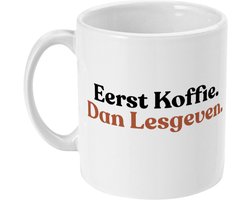Cadeau Juf & Meester – Eerst Koffie, Dan Lesgeven Mok – Grappige Koffiemok – Bedankje Einde Schooljaar – Cadeau voor Juf of Meester - juf cadeautjes bedankt