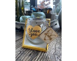 Cadeaupakket;  Water- wijn glas Hartje I love you... / Houten sleutelhanger Always / liefde / Valentijnsdag / vriendschap / vaderdag / moederdag / verjaardag / cadeau