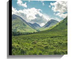 Canvas - Bergachtig Graslandschap - 40x40 cm Foto op Canvas Schilderij (Wanddecoratie op Canvas)