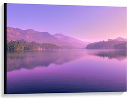 Canvas  - Paars Meer met Paarse Bergen - 100x75cm Foto op Canvas Schilderij (Wanddecoratie op Canvas)