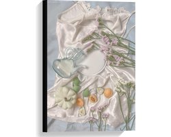 Canvas  - Satijnen Hemdje met Bloemen en Eten - 40x60cm Foto op Canvas Schilderij (Wanddecoratie op Canvas)