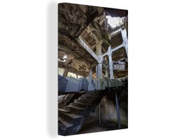 Canvas schilderij 120x180 cm - Wanddecoratie Verlaten militaire gebouwen in Polen - Muurdecoratie woonkamer - Slaapkamer decoratie - Kamer accessoires - Schilderijen