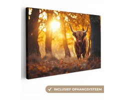 Canvas schilderij 120x80 cm - Wanddecoratie Schotse hooglander - Bos - Herfst - Dieren - Natuur - Bladeren - Muurdecoratie woonkamer - Slaapkamer decoratie - Kamer accessoires - Schilderijen op canvas