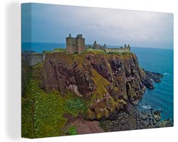 Canvas schilderij 140x90 cm - Wanddecoratie Gebergten met een kasteel in Schotland - Muurdecoratie woonkamer - Slaapkamer decoratie - Kamer accessoires - Schilderijen