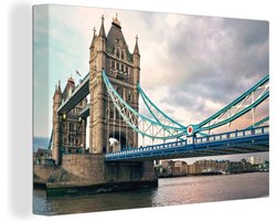 Canvas schilderij 150x100 cm - Wanddecoratie Close up van de Tower Bridge in Londen - Muurdecoratie woonkamer - Slaapkamer decoratie - Kamer accessoires - Schilderijen