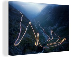 Canvas schilderij 150x100 cm - Wanddecoratie De Trollstigen-weg in Noorwegen bij nacht - Muurdecoratie woonkamer - Slaapkamer decoratie - Kamer accessoires - Schilderijen