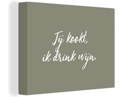 Canvas schilderij 160x120 cm - Wanddecoratie Quotes - Jij kookt, ik drink wijn - Wijn - Spreuken - Muurdecoratie woonkamer - Slaapkamer decoratie - Kamer accessoires - Schilderijen