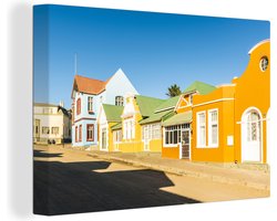 Canvas schilderij 180x120 cm - Wanddecoratie Fel gekleurde huizen in Lüderitz, Namibië - Muurdecoratie woonkamer - Slaapkamer decoratie - Kamer accessoires - Schilderijen