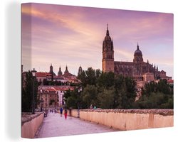 Canvas schilderij 180x120 cm - Wanddecoratie Salamanca - Kathedraal - Brug - Muurdecoratie woonkamer - Slaapkamer decoratie - Kamer accessoires - Schilderijen