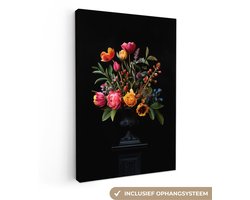 Canvas schilderij 40x60 cm - Exclusieve wanddecoratie Tulpen - Bessen - Boeket - Vaas - Muurdecoratie woonkamer - Slaapkamer decoratie - Kamer accessoires - Schilderijen op canvas