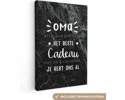 Canvas schilderij 40x60 cm - Wanddecoratie Quotes - Oma je hebt ons al - Oma - Spreuken - Muurdecoratie woonkamer - Slaapkamer decoratie - Kamer accessoires - Schilderijen - Moederdag cadeautje - Cadeau voor moeder - Tekstbord