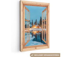 Canvas schilderij 40x60 cm - Wanddecoratie Winterlandschap - Natuur - Huis - Bergen - Doorkijk - Raam - Muurdecoratie woonkamer - Slaapkamer decoratie - Kamer accessoires - Schilderijen op canvas
