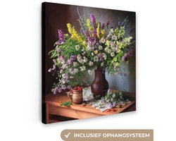 Canvas schilderij 50x50 cm - Wanddecoratie Bloemen - Tafel - Stilleven - Boeket - Vaas - Muurdecoratie woonkamer - Slaapkamer decoratie - Kamer accessoires - Schilderijen op canvas