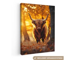 Canvas schilderij 60x80 cm - Wanddecoratie Schotse hooglander - Bos - Herfst - Dieren - Natuur - Bladeren - Muurdecoratie woonkamer - Slaapkamer decoratie - Kamer accessoires - Schilderijen op canvas