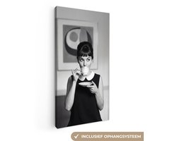 Canvas schilderij 80x160 cm - Exclusieve wanddecoratie Portret - Thee - Vrouw - Muurdecoratie woonkamer - Slaapkamer decoratie - Kamer accessoires - Schilderijen op canvas